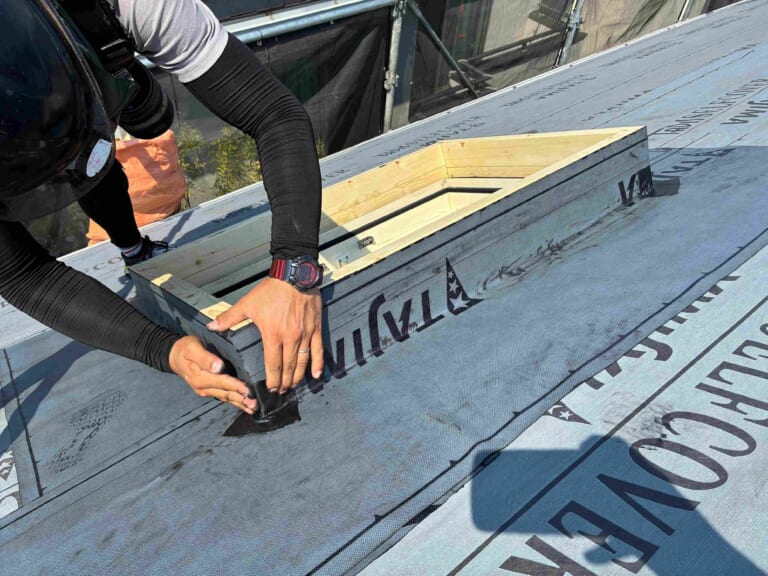 天窓工事はテイガクへ