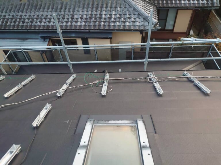 太陽光パネル金具