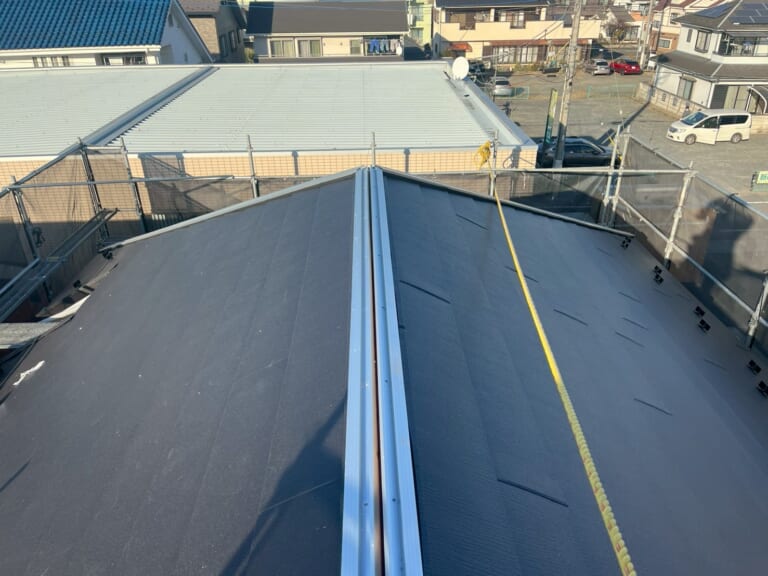 棟板金に金属下地を設置