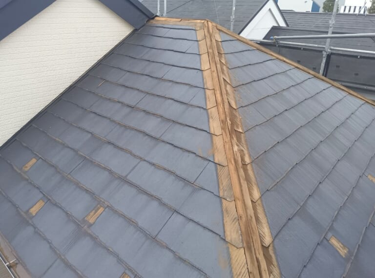 棟板金を取り外す