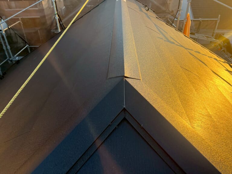 棟板金を被せる