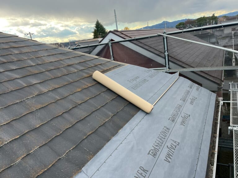 ルーフィングを敷く