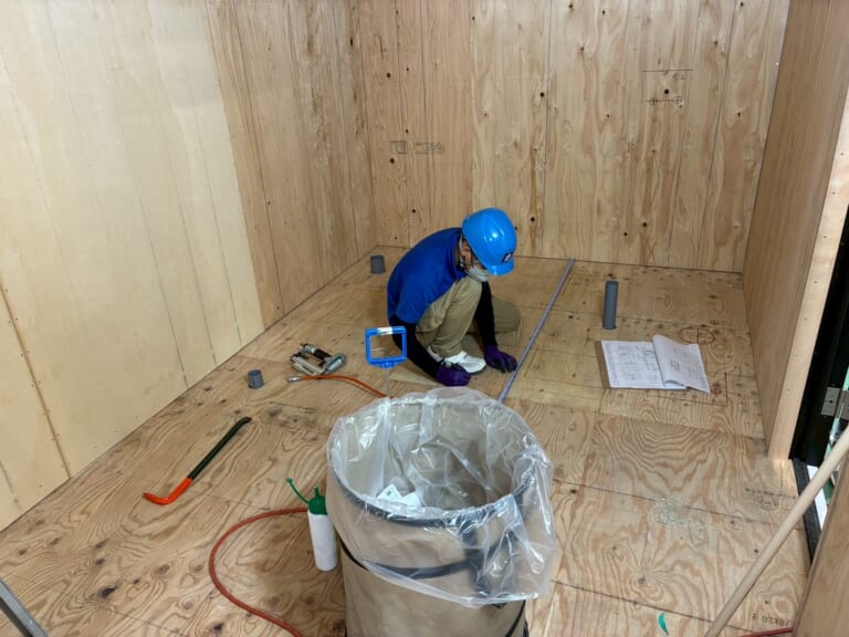 床・壁の合板施工