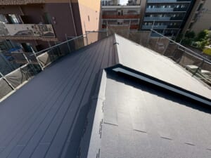 サムネイル画像 東京都豊島区 - 瓦屋根からスーパーガルテクトへ葺き替えと雨樋交換