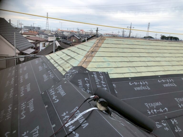 ルーフィングを敷く