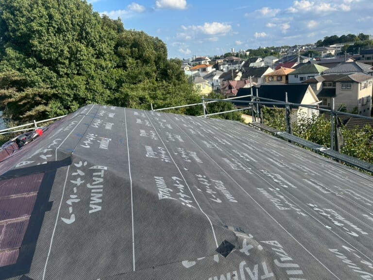 ルーフィングを敷く