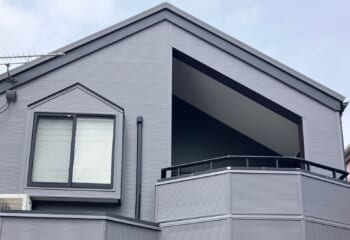 埼玉県狭山市 - スレート屋根の劣化を解決！屋根カバー工法（スーパーガルテクト）と外壁金属サイディング工事