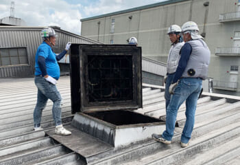 工場屋根の現地調査