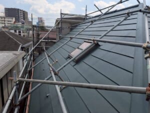 サムネイル画像 東京都豊島区 - 天窓の不安を解消！撤去と維持を使い分ける屋根リフォーム