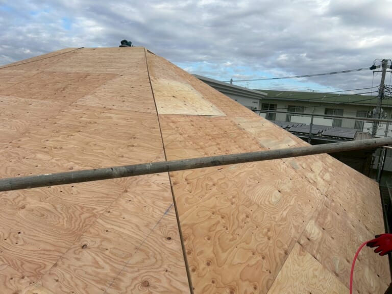 新しい野地板は張る