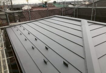 千葉県袖ケ浦市 - 雨漏りが発生したスレート屋根を金属屋根スーパーガルテクトでリフォーム