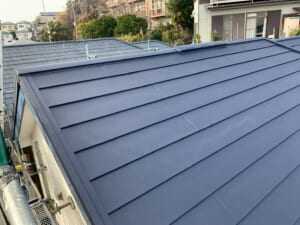 サムネイル画像 横浜市緑区 - スレート屋根からスーパーガルテクトへ！断熱・耐久性を高める屋根カバー工法