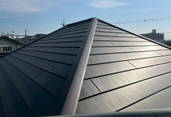 千葉県松戸市- 屋根葺き替えでスーパーガルテクトフッ素の高耐久な屋根に！