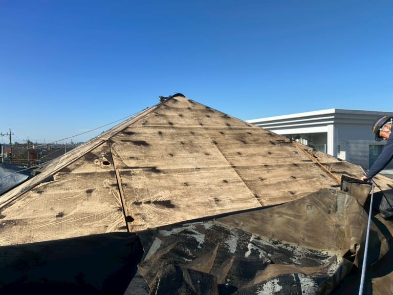 既存の屋根をはずす