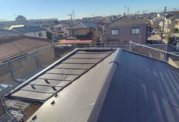 千葉市緑区 - エスヌキ工法で仕上げるスーパーガルテクトフッ素で屋根リフォーム