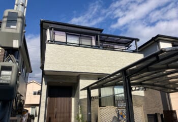 神戸市西区-直貼り窯業サイディングを撤去し、通気層を施工した後に旭トステムの金属サイディングでカバー工法