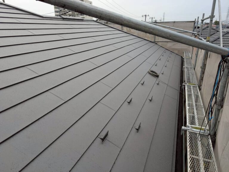 新しい屋根材の設置