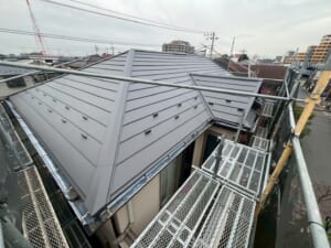 サムネイル画像 群馬県高崎市 - 複雑な板金加工が必要な屋根を板金専門職人が金属加工と屋根リフォーム