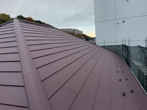 サムネイル画像 東京都八王子市 - パミール屋根をスーパーガルテクトでカバー工法！剥離の悩みも解消