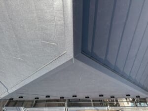 サムネイル画像 埼玉県新座市 -  スレート（ノンアスベスト）屋根の劣化対策！スーパーガルテクトでカバー工法