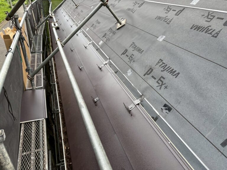 新設屋根材の設置