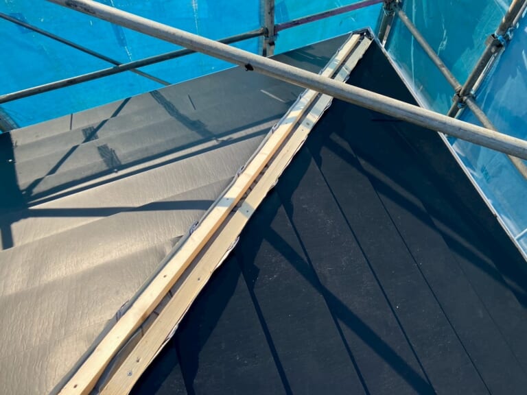 屋根材の立ち上げの写真