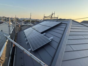 サムネイル画像 埼玉県所沢市 - 屋根の寿命を考えた太陽光パネルの設置とカバー工法