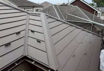 東京都東村山市 -ノンアスベストのスレート屋根をテイガクルーフで屋根カバー工法