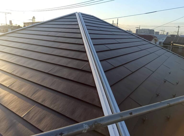 棟板金に金属下地を設置