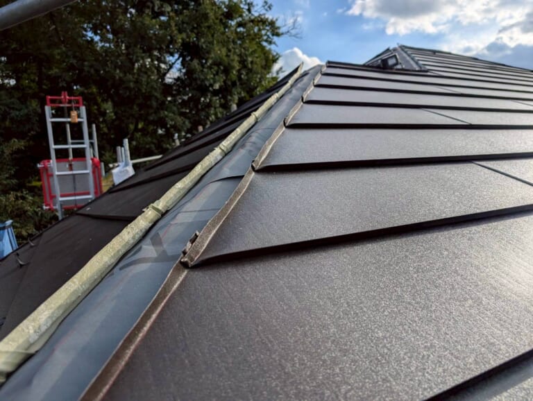 屋根材の立ち上げの写真