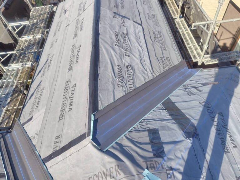 ルーフィングを敷く