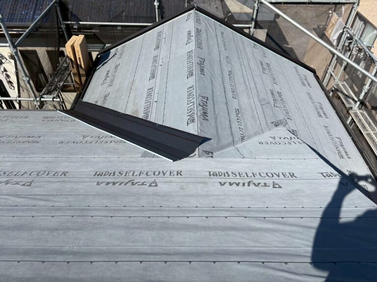 タディスセルフカバーを貼る