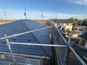 サムネイル画像 埼玉県加須市 - 瓦から軽量で断熱性能を持つ「スーパーガルテクト」へリフォーム