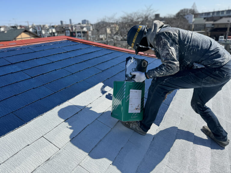 屋根用塗料などは溶剤系のため影響が受けやすい