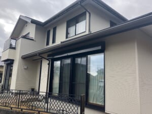 サムネイル画像 兵庫県小野市 - アスベストの含まれるスレート屋根をスーパーガルテクトフッ素で屋根通気工法と直貼り窯業サイディングを金属サイディングで外壁カバー工法