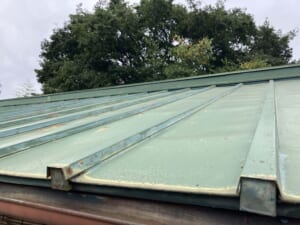 サムネイル画像 埼玉県比企郡 - 築41年トタンの古い屋根をスーパーガルテクトでリフォーム