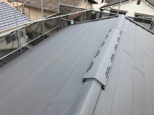 サムネイル画像 神戸市西区 - ボロボロに剥がれたパミール屋根をスーパーガルテクトでカバー工法