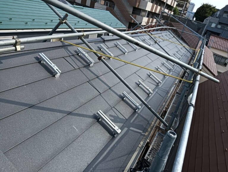 太陽光パネル設置用金具の写真