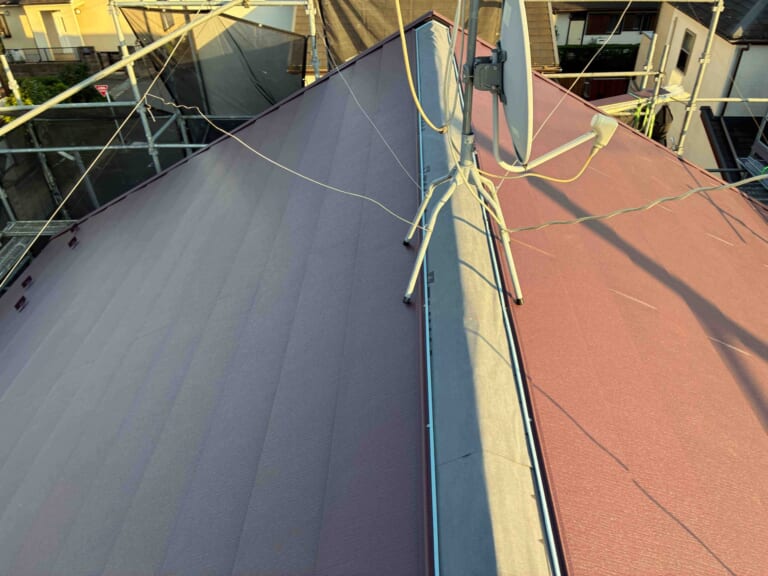 ルーフィングと新規屋根の写真