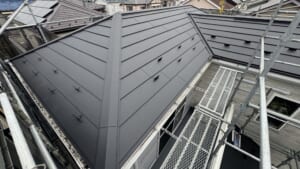 サムネイル画像 千葉県市川市 - 断熱材一体型スーパーガルテクトで屋根カバー工法