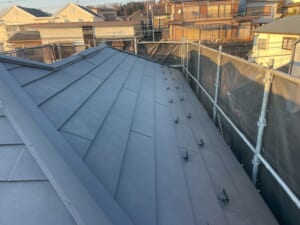 サムネイル画像 八王子市宇津木町 - 築後20年が経過したノンアスベストのスレート屋根をスーパーガルテクトで屋根カバー工法