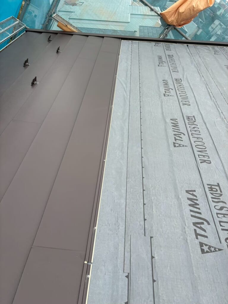 新屋根材の写真