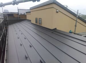 サムネイル画像 さいたま市中央区 - 天窓撤去で雨漏りの不安解消！スーパーガルテクトの屋根カバー工法