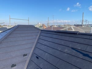 サムネイル画像 埼玉県和光市 - 割れたスレート屋根を金属屋根で修理と外壁のシーリング打ち替え