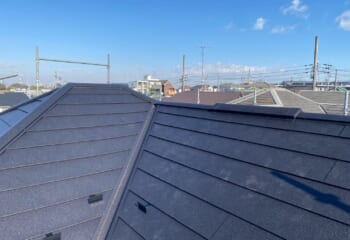 埼玉県和光市 - 割れたスレート屋根を金属屋根で修理と外壁のシーリング打ち替え