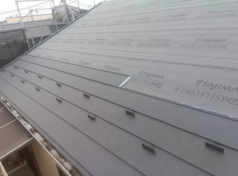 新屋根材の写真