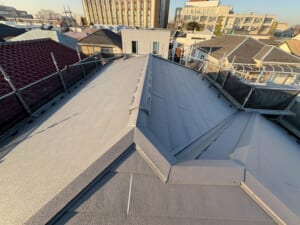 サムネイル画像 東京都世田谷区 - 屋根カバー工法と一部屋根葺き替え（アスベスト撤去）