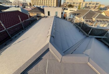 東京都世田谷区 - 屋根カバー工法と一部屋根葺き替え（アスベスト撤去）