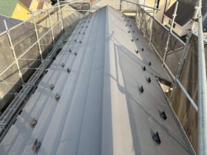 サムネイル画像 東京都練馬区 - スレート屋根をスーパーガルテクトで屋根リフォームと、天窓カバー工法