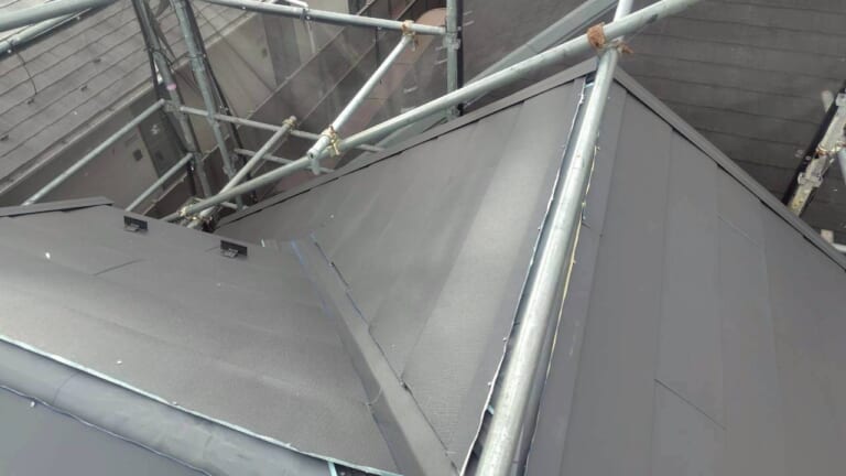 屋根材立ち上げの写真